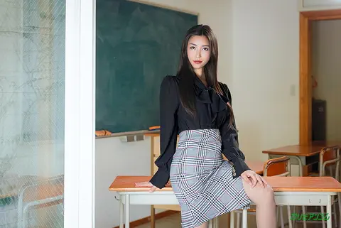 ハイパー美脚で問題児のドMチンポを更生させるタイトスカート痴女教師 百多えみり